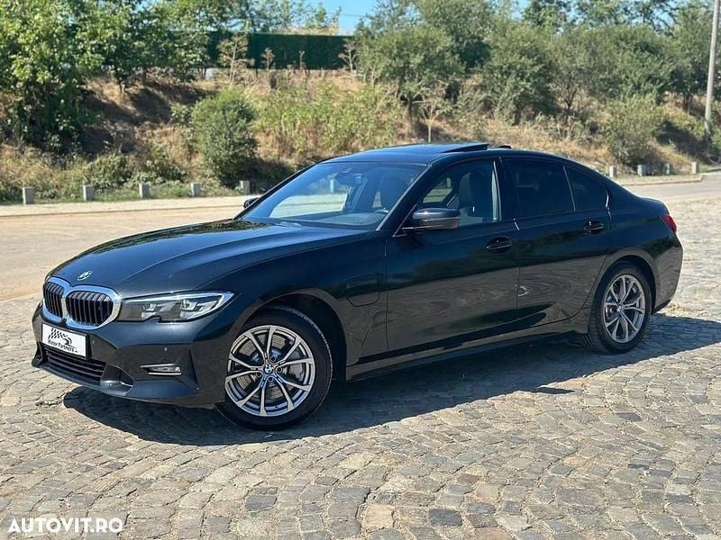 Second-hand BMW 330e Sport Line 292 CP (214 kW) 2020 Culoarenegru Berlinǎ