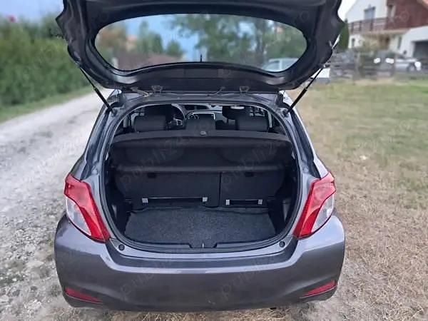 Second-hand Toyota Yaris 70 CP (51 kW) 2014 Gri Berlinǎ