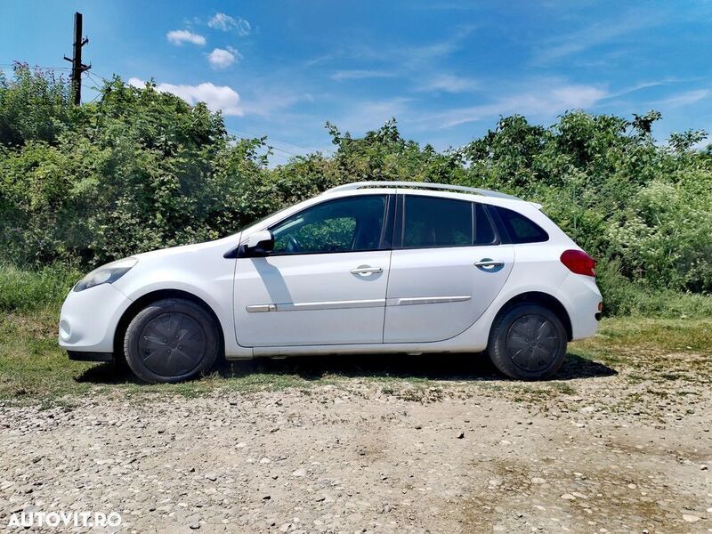 Alb Utilizat 2012 Renault Clio GrandTour Dynamique Break | 2.390 EUR (Preț bun) - Imagine 1/4