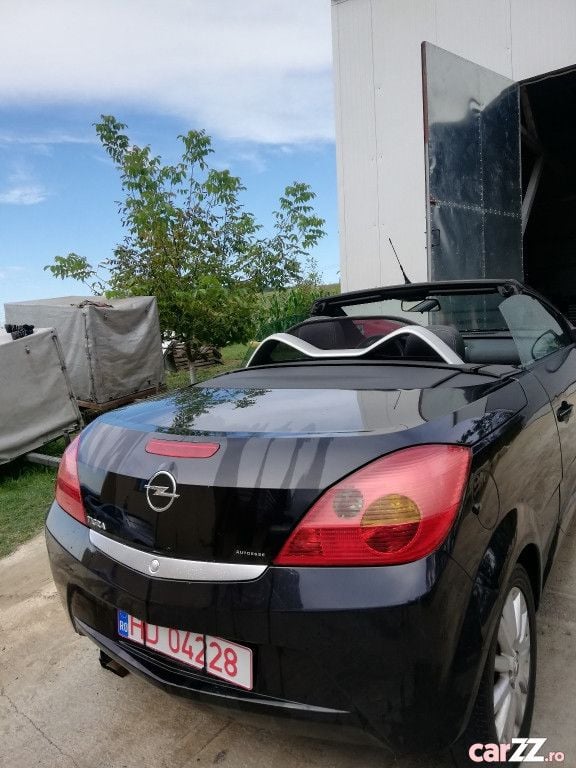 Second-hand Opel Tigra 80 CP (58 kW) 2006 Negru Cabrio