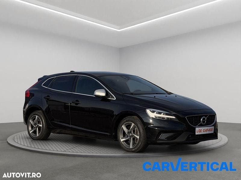 Second-hand Volvo V40 R-Design 150 CP (110 kW) 2018 Culoarenegru Hatchback