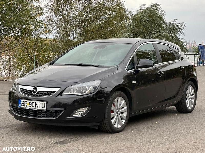 Second-hand Opel Astra drive 110 CP (80 kW) 2011 Culoarenegru Hatchback
