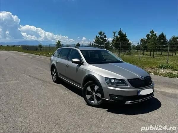 Galben Utilizat 2015 Skoda Octavia Scout Break | 8.000 EUR - Imagine 1/4