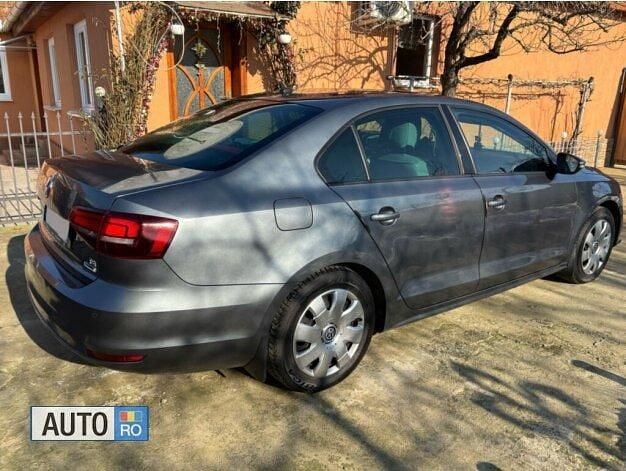 Second-hand VW Jetta 105 CP (77 kW) 2017 Gri Berlinǎ
