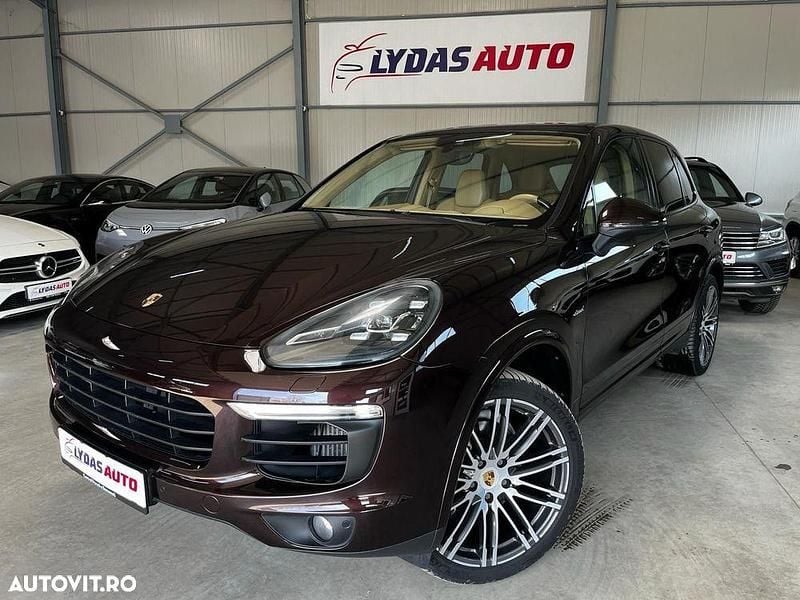 Culoaremaro Utilizat 2017 Porsche Cayenne SUV | 26.300 EUR (Preț bun) - Imagine 1/4