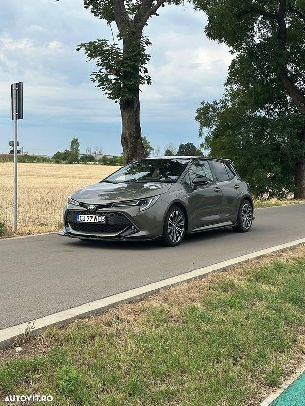Verde Utilizat 2019 Toyota Corolla Hatchback | 22.500 EUR (Scump) - Imagine 1/4