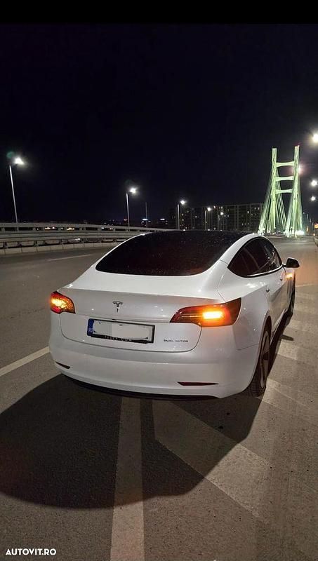 Culoarealb Utilizat 2021 Tesla Model 3 Berlinǎ | 30.500 EUR (Puțin scump) - Imagine 1/4