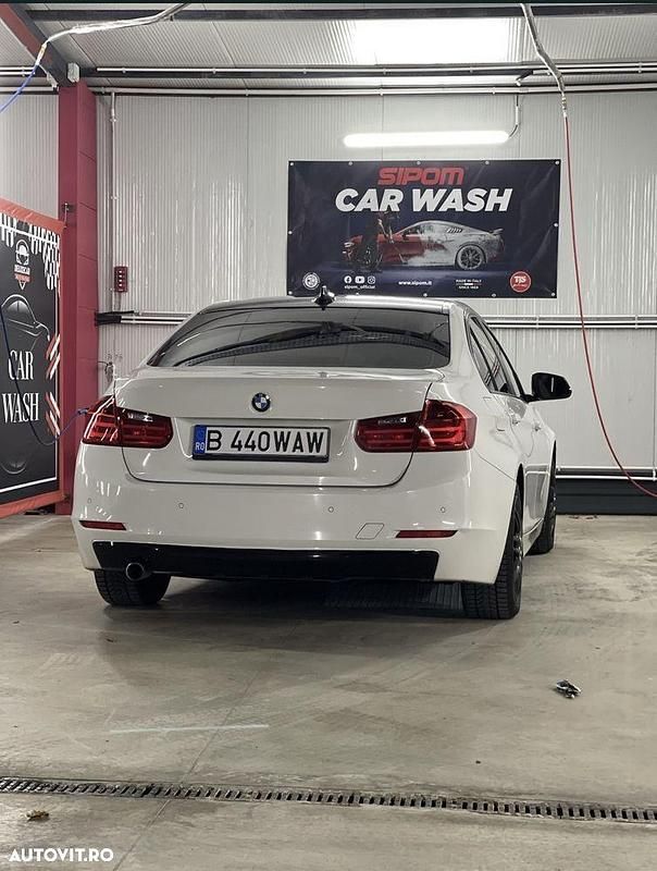 Second-hand BMW 320 Efficient Dynamics 163 CP (119 kW) 2014 Culoarealb Berlinǎ