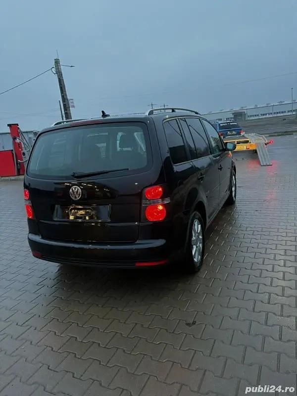 Utilizat 2010 VW Touran Freestyle Monovolum | 4.650 EUR (Puțin scump) - Imagine 1/4