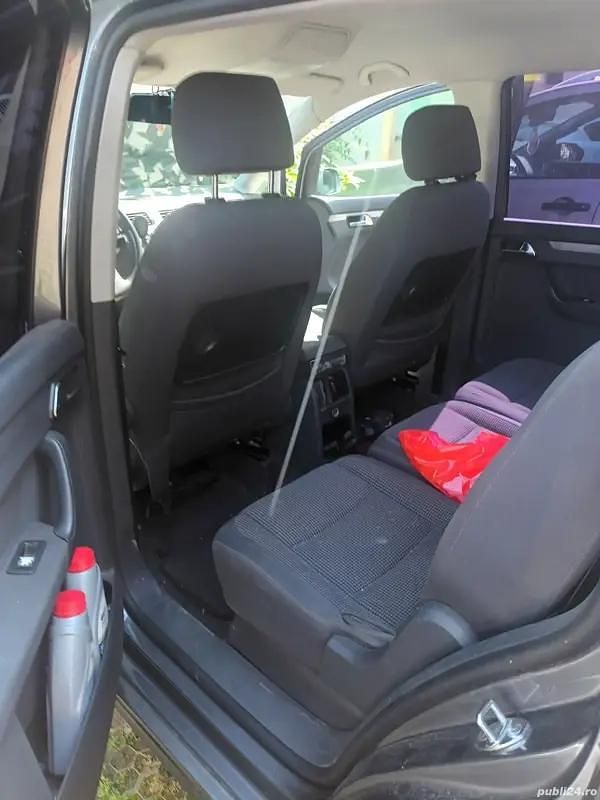 Utilizat 2005 VW Touran Monovolum | 2.600 EUR (Puțin scump) - Imagine 1/4