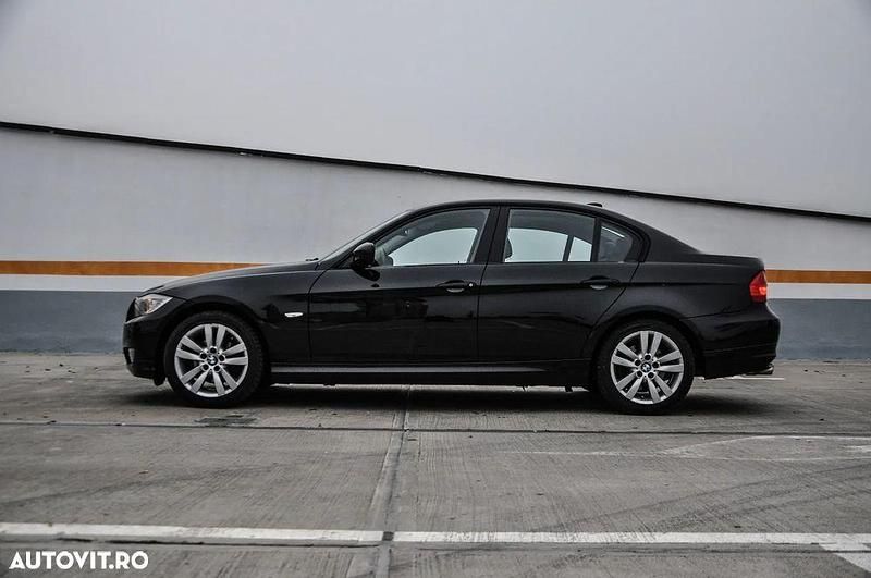 Second-hand BMW 318 143 CP (105 kW) 2009 Culoarenegru Berlinǎ