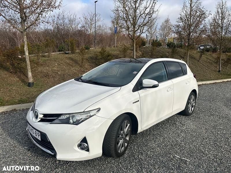 Culoarealb Utilizat 2013 Toyota Auris Hybrid Luna | 8.290 EUR (Preț bun) - Imagine 1/4
