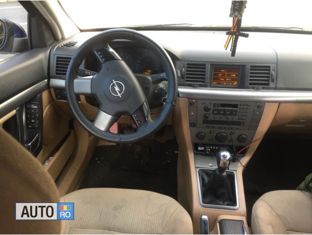 Second-hand Opel Vectra 101 CP (74 kW) 2003 Albastru Cabrio