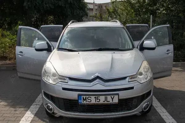 Gri Utilizat 2007 Citroën C-Crosser SUV | 3.800 EUR - Imagine 1/4