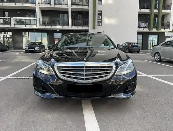 Negru Utilizat 2014 Mercedes E200 Berlinǎ | 7.999 EUR (Super Preț) - Imagine 1/4