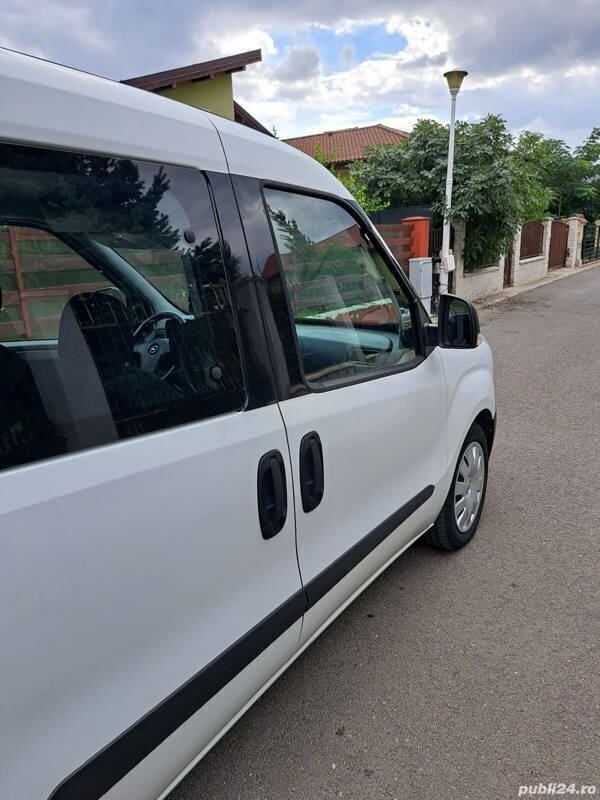 Second-hand Opel Combo 120 CP (88 kW) 2017 Alb Monovolum