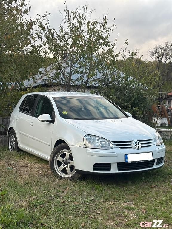 Alb Utilizat 2007 VW Golf V Hatchback | 2.400 EUR (Preț bun) - Imagine 1/4