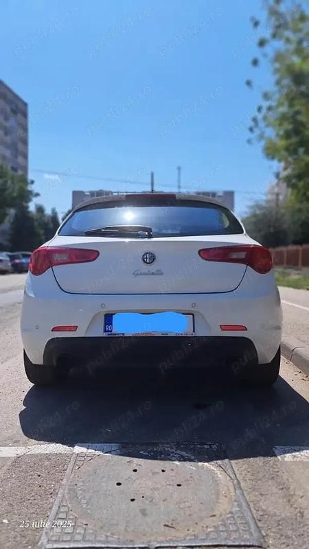 Utilizat 2011 Alfa Romeo Giulietta Hatchback | 5.800 EUR - Imagine 1/4