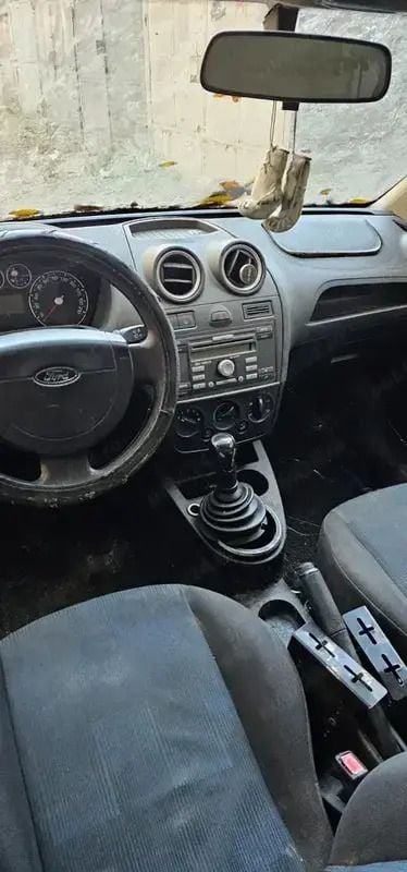 Utilizat 2005 Ford Fiesta Hatchback | 450 EUR (Super Preț) - Imagine 1/4