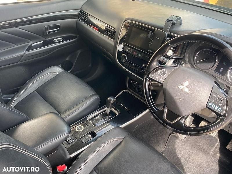 Second-hand Mitsubishi Outlander Classic Collection Plus 150 CP (110 kW) 2017 Culoarealbastru SUV