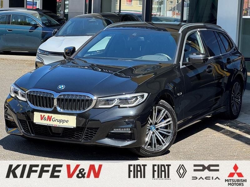 Utilizat 2022 BMW 330e M Sport Break | 37.578 EUR (Puțin scump) - Imagine 1/1