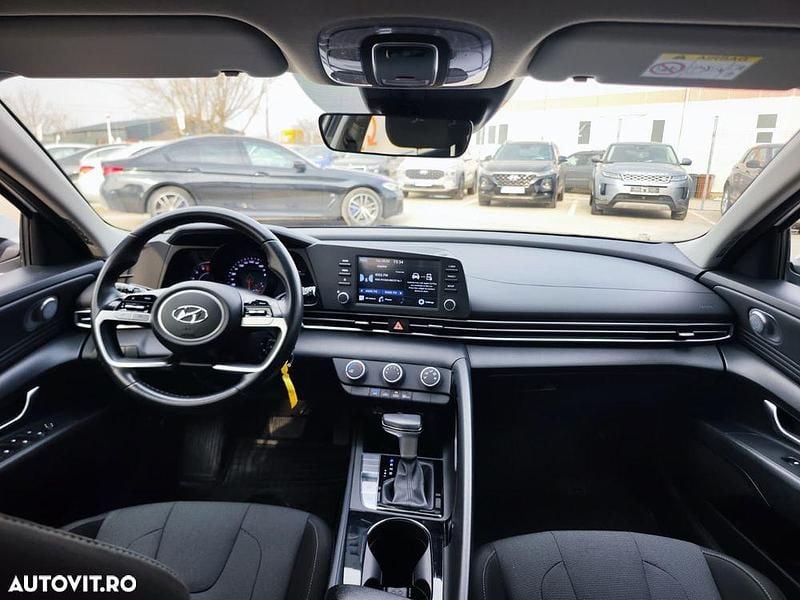 Second-hand Hyundai Elantra Comfort 123 CP (90 kW) 2021 Culoarealb Berlinǎ