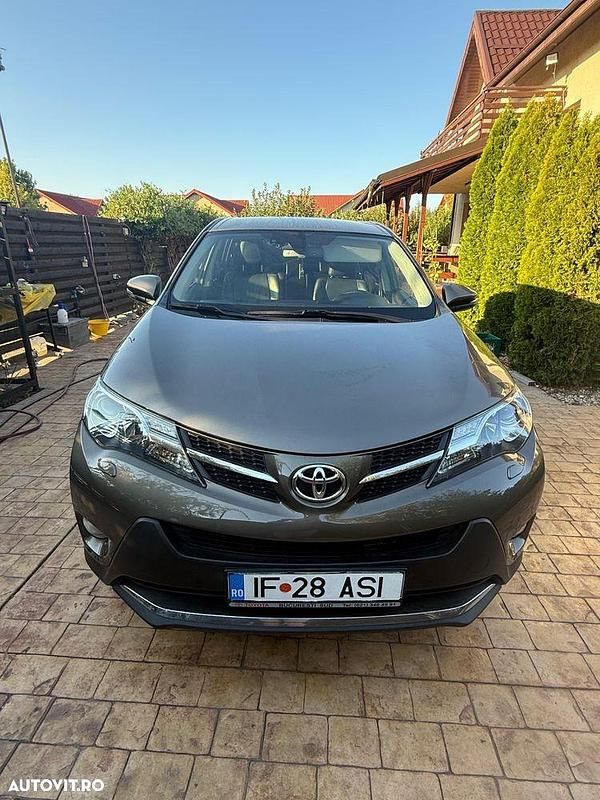 Culoaremaro Utilizat 2014 Toyota RAV4 Luxury SUV | 13.850 EUR (Puțin scump) - Imagine 1/4