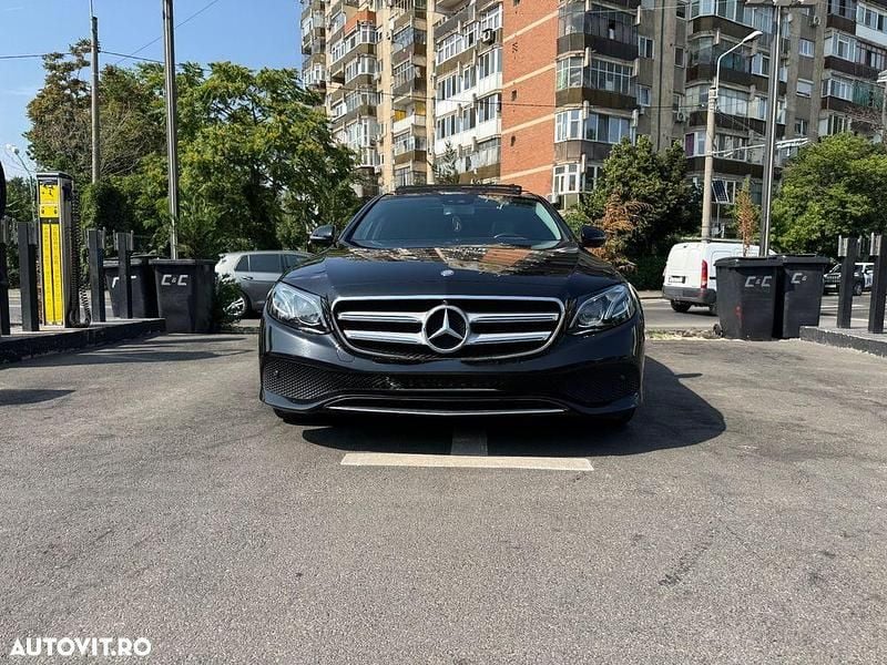 Culoarenegru Utilizat 2016 Mercedes E220 Berlinǎ | 22.199 EUR (Preț OK) - Imagine 1/4