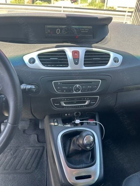 Utilizat 2009 Renault Scénic III Monovolum | 3.000 EUR (Preț OK) - Imagine 1/4