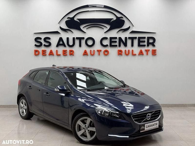 Culoarealbastru Second-hand 2015 Volvo V40 Kinetic Hatchback | 6.990 EUR (Preț bun) - Imagine 1/4