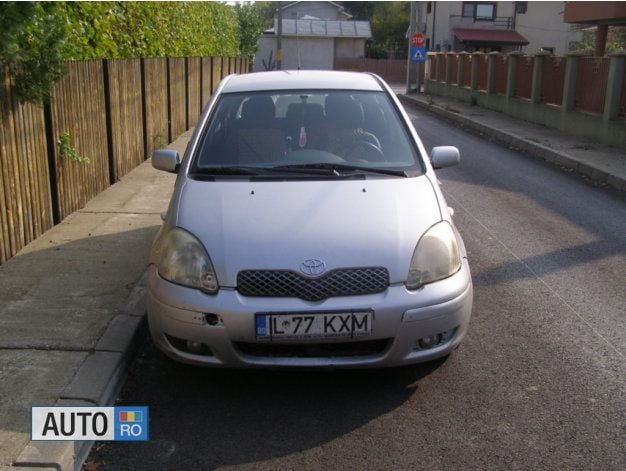 Gri Utilizat 2005 Toyota Yaris Berlinǎ | 1.500 EUR - Imagine 1/4