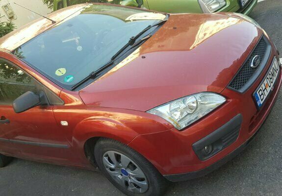 Portocaliu Utilizat 2005 Ford Focus Hatchback | 2.080 EUR (Puțin scump) - Imagine 1/3