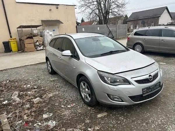 Second-hand Opel Astra 165 CP (121 kW) 2011 Gri Break