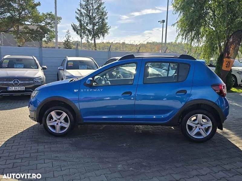 Second-hand Dacia Sandero Prestige 95 CP (69 kW) 2015 Culoarealbastru Hatchback
