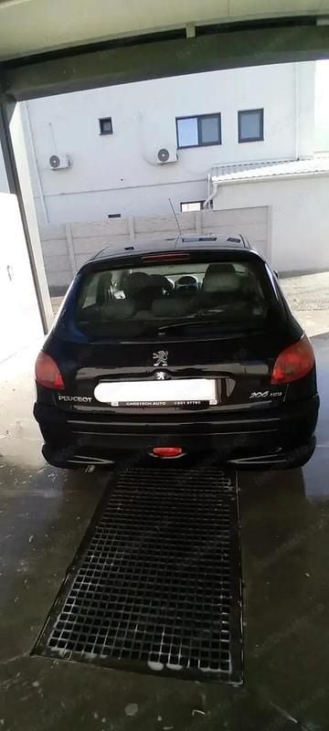 Negru Utilizat 2005 Peugeot 206 SUV | 3.000 EUR - Imagine 1/4