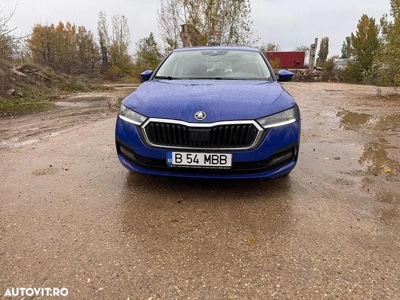 Culoarealbastru Utilizat 2022 Skoda Octavia Ambition Hatchback | 17.400 EUR (Preț bun) - Imagine 1/4