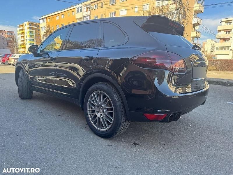 Second-hand Porsche Cayenne 245 CP (180 kW) 2012 Culoarenegru SUV