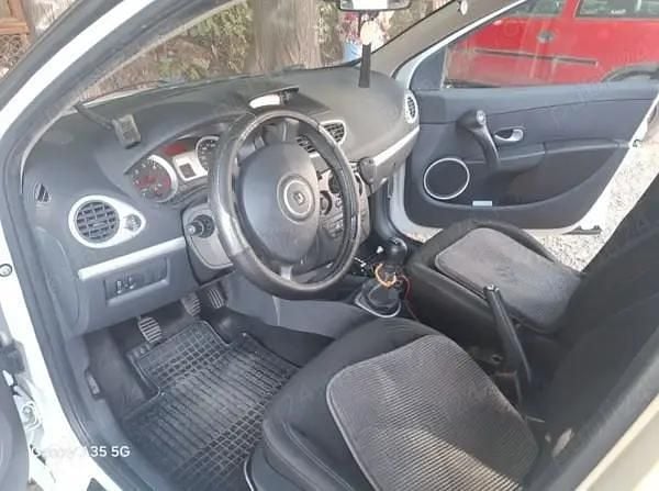 Utilizat 2011 Renault Clio III Hatchback | 3.400 EUR - Imagine 1/3