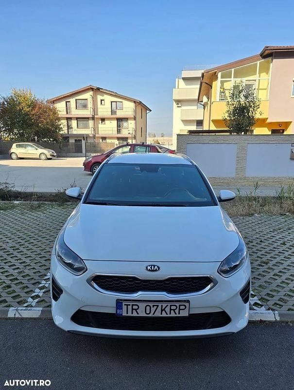 Culoarealb Utilizat 2019 Kia Ceed Hatchback | 8.950 EUR (Preț OK) - Imagine 1/4