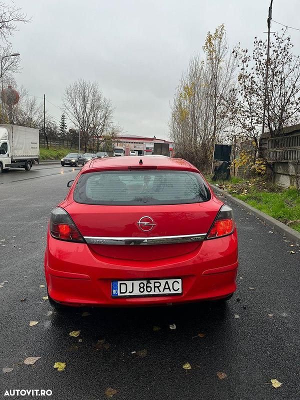 Culoarerosu Utilizat 2005 Opel Astra Coupe | 2.000 EUR (Preț OK) - Imagine 1/4