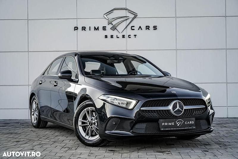 Culoarenegru Utilizat 2020 Mercedes A200 Style Berlinǎ | 19.980 EUR (Preț bun) - Imagine 1/4