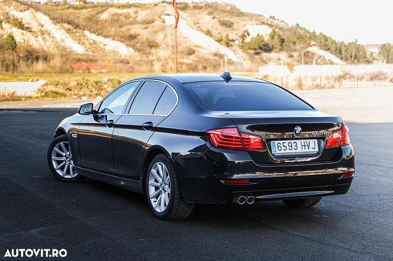 Second-hand BMW 520 184 CP (135 kW) 2014 Culoarenegru Berlinǎ