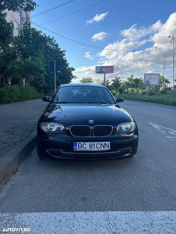 Culoarenegru Utilizat 2009 BMW 116 Hatchback | 4.190 EUR (Preț OK) - Imagine 1/4