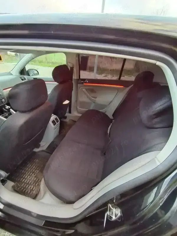 Negru Utilizat 2004 VW Golf V Hatchback | 2.985 EUR - Imagine 1/4