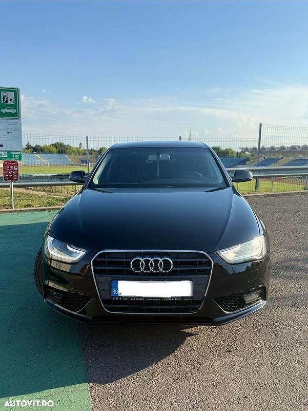 Negru Utilizat 2013 Audi A4 Berlinǎ | 8.500 EUR (Preț OK) - Imagine 1/4