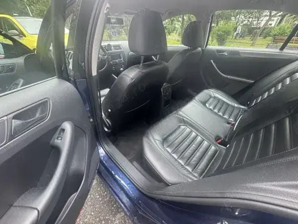 Albastru Utilizat 2011 VW Jetta Berlinǎ | 6.200 EUR (Puțin scump) - Imagine 1/4