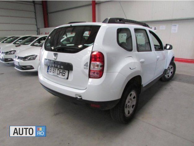 Alb Utilizat 2014 Dacia Duster SUV | 9.282 EUR (Preț bun) - Imagine 1/4