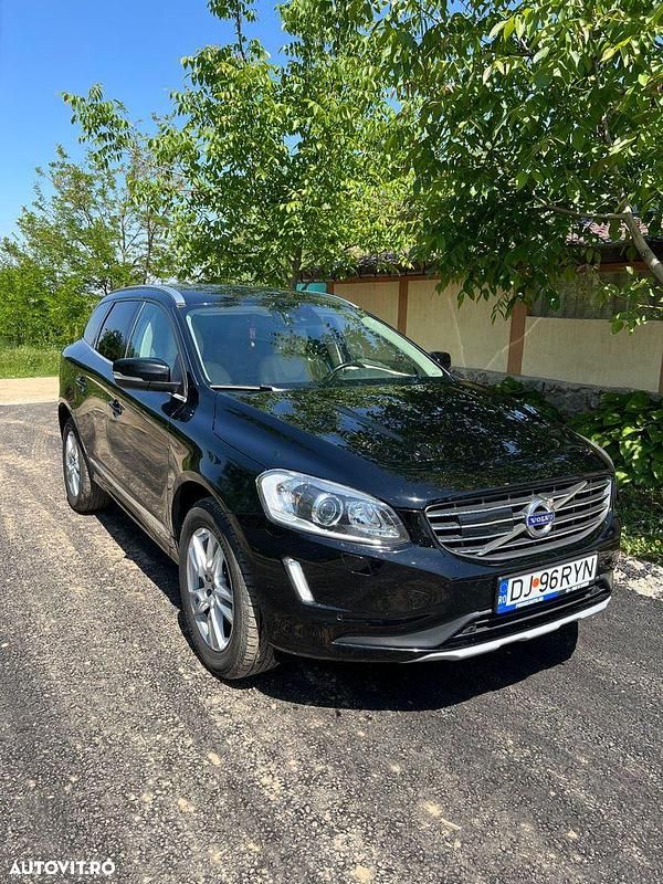 Culoarenegru Utilizat 2016 Volvo XC60 SUV | 18.600 EUR (Preț bun) - Imagine 1/4