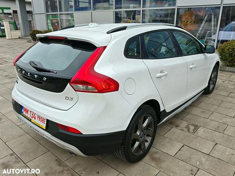 Second-hand Volvo V40 Summum 150 CP (110 kW) 2014 Culoarealb Hatchback