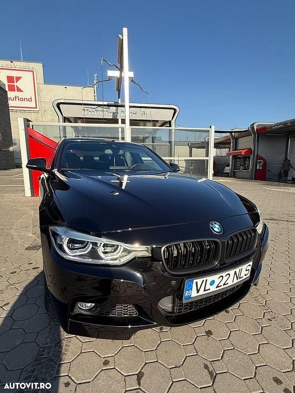 Culoarenegru Second-hand 2017 BMW 320 M Sport Berlinǎ | 17.500 EUR (Preț bun) - Imagine 1/4